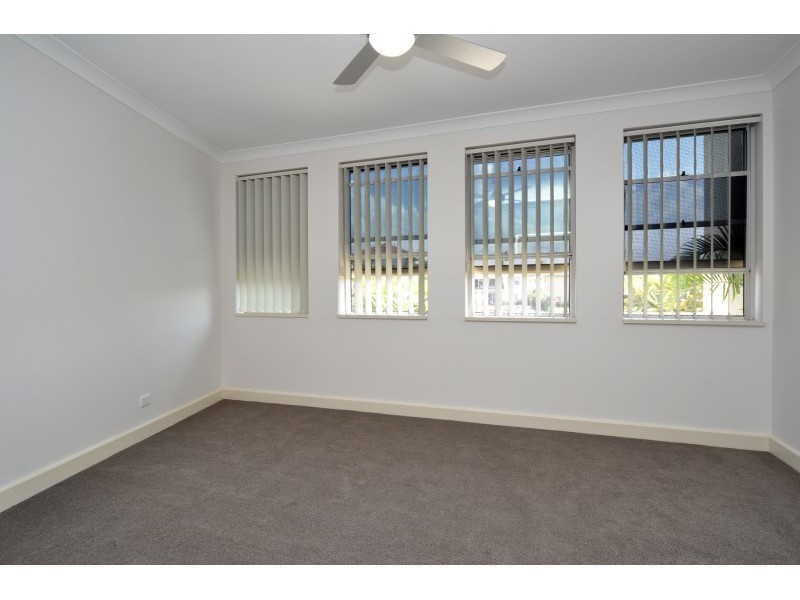 2/16-18 Canal Avenue, Runaway Bay QLD 4216