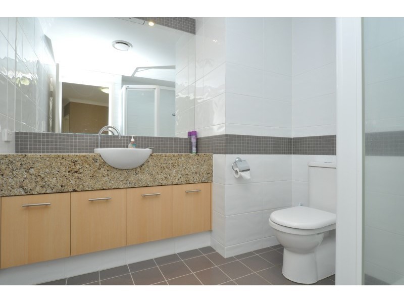 2/16-18 Canal Avenue, Runaway Bay QLD 4216