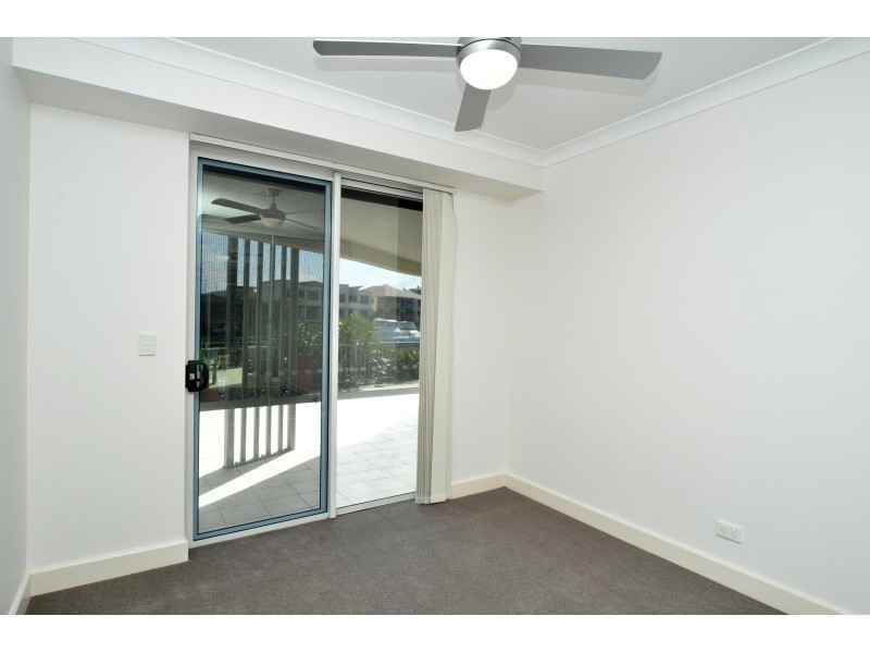 2/16-18 Canal Avenue, Runaway Bay QLD 4216