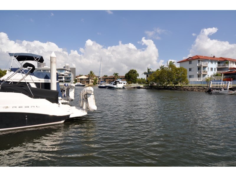 2/16-18 Canal Avenue, Runaway Bay QLD 4216