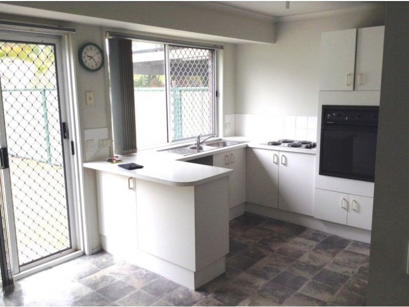 2/2 Melanie Place, Labrador QLD 4215