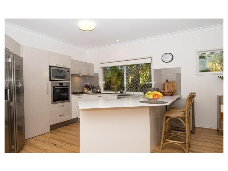 16 Chichester Drive, Arundel QLD 4214