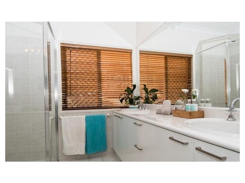 16 Chichester Drive, Arundel QLD 4214