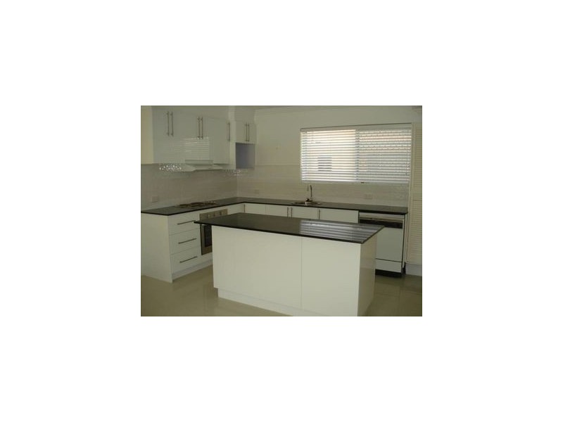 4/83 Bayview Street, Runaway Bay QLD 4216