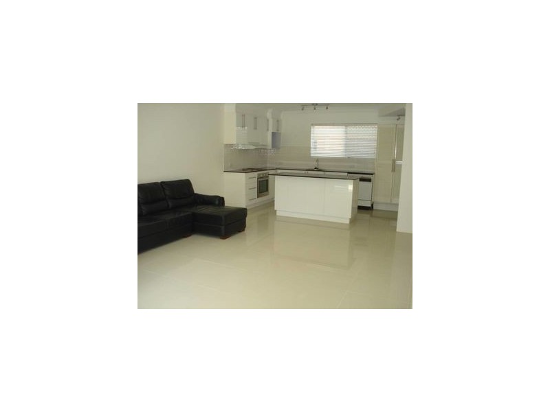 4/83 Bayview Street, Runaway Bay QLD 4216