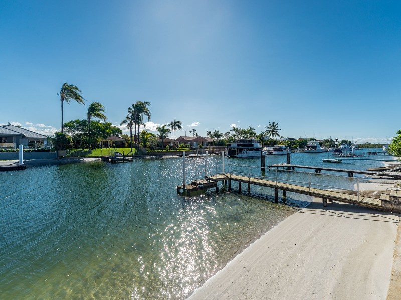 10 Bass Place, Paradise Point QLD 4216