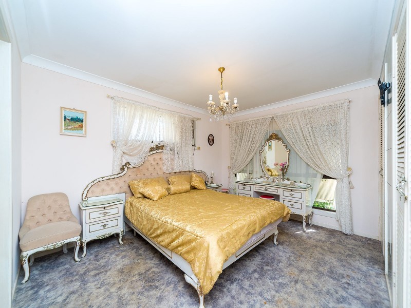 10 Bass Place, Paradise Point QLD 4216