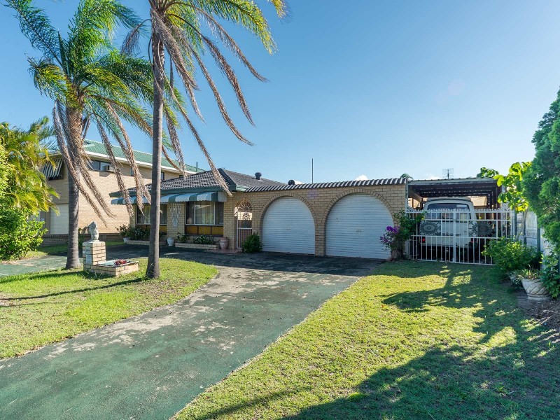 10 Bass Place, Paradise Point QLD 4216