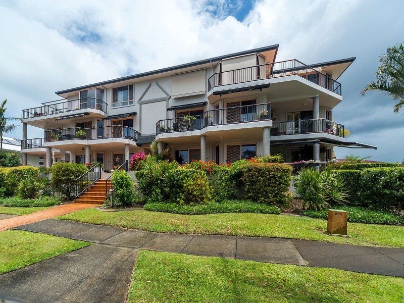 6/7 Esplanade West, Paradise Point QLD 4216