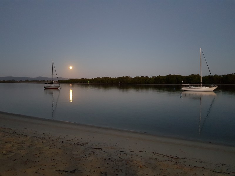 6/7 Esplanade West, Paradise Point QLD 4216