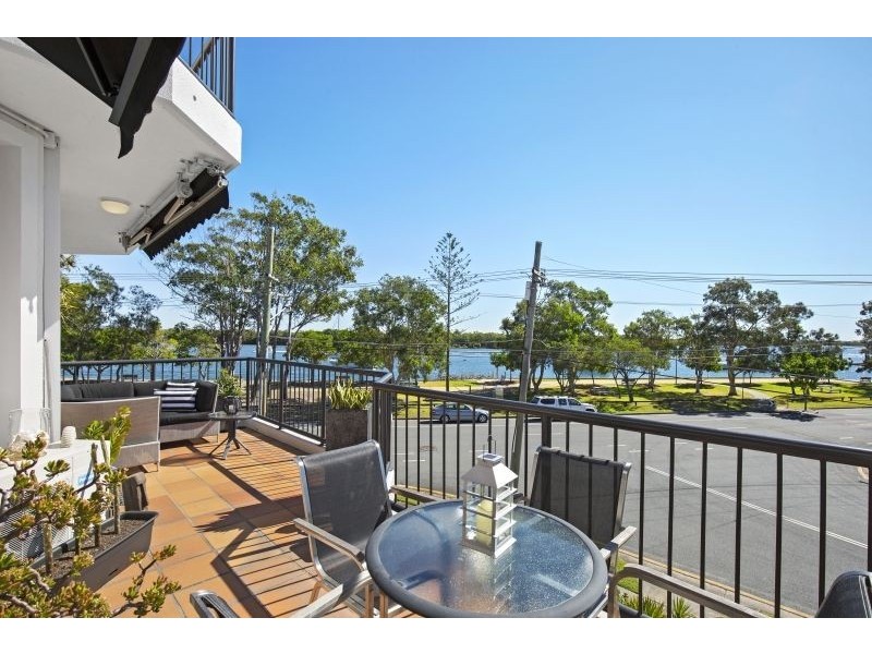 6/7 Esplanade West, Paradise Point QLD 4216