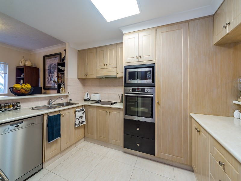 6/7 Esplanade West, Paradise Point QLD 4216