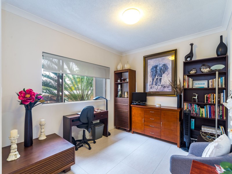 6/7 Esplanade West, Paradise Point QLD 4216