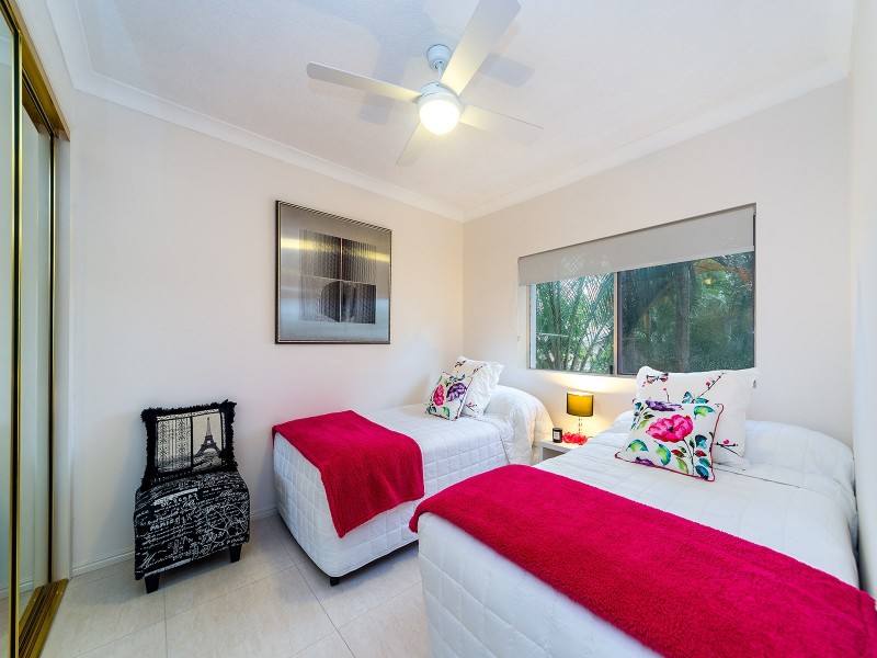 6/7 Esplanade West, Paradise Point QLD 4216