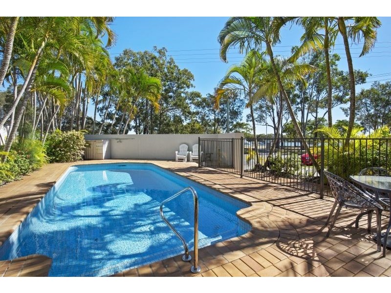6/7 Esplanade West, Paradise Point QLD 4216