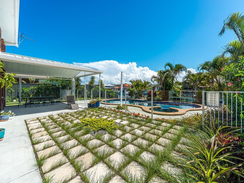 374 Bayview Street, Hollywell QLD 4216