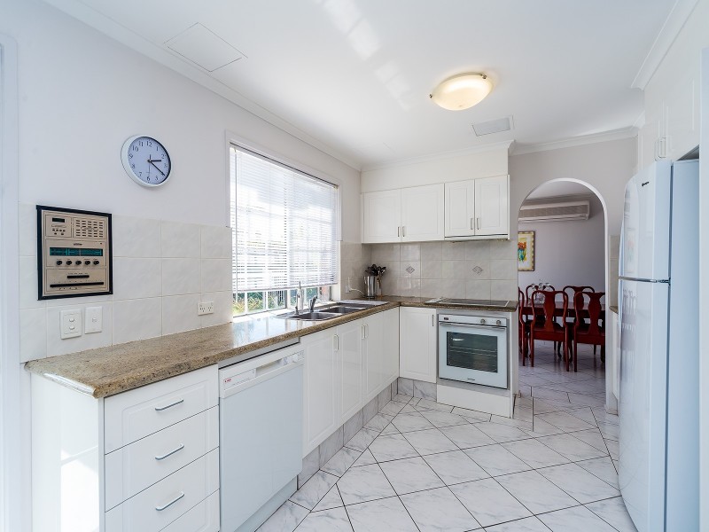 374 Bayview Street, Hollywell QLD 4216