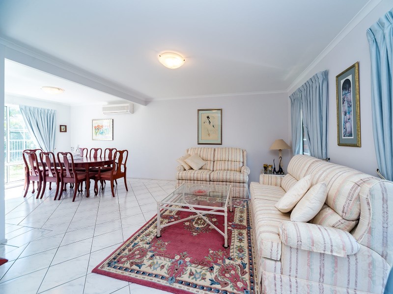 374 Bayview Street, Hollywell QLD 4216