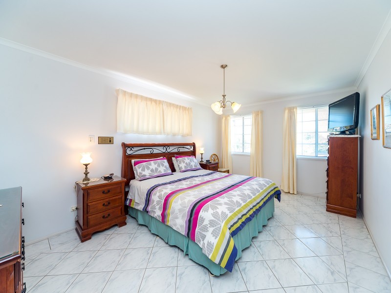 374 Bayview Street, Hollywell QLD 4216