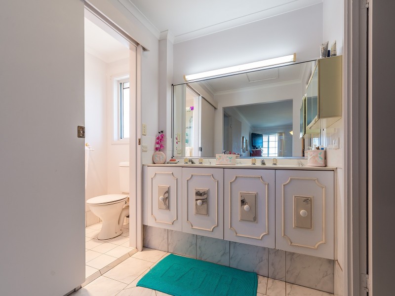 374 Bayview Street, Hollywell QLD 4216