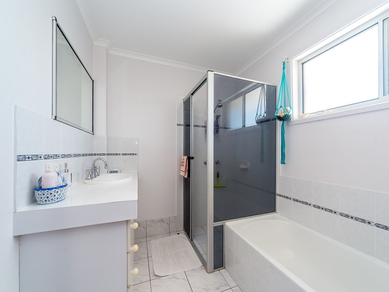 374 Bayview Street, Hollywell QLD 4216