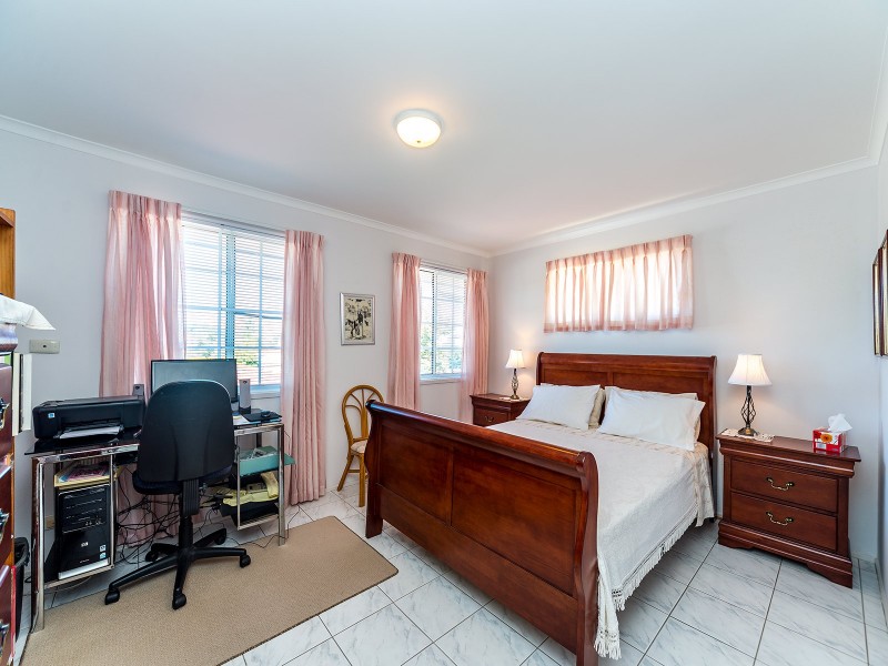 374 Bayview Street, Hollywell QLD 4216