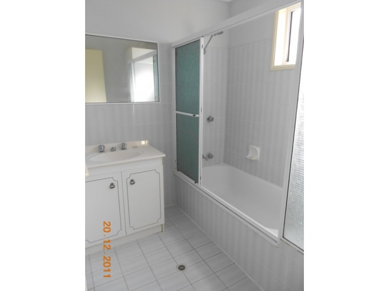 2/348 Government Road, Labrador QLD 4215