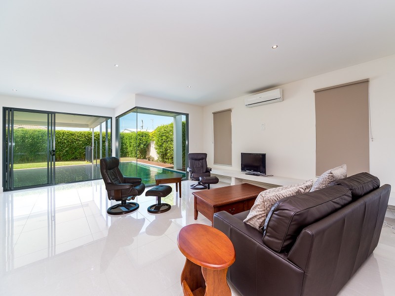 43 Bruce Avenue, Paradise Point QLD 4216