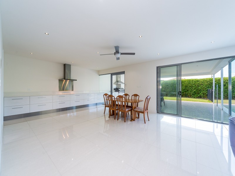 43 Bruce Avenue, Paradise Point QLD 4216