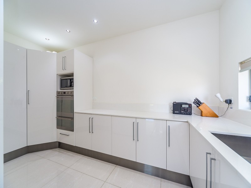 43 Bruce Avenue, Paradise Point QLD 4216