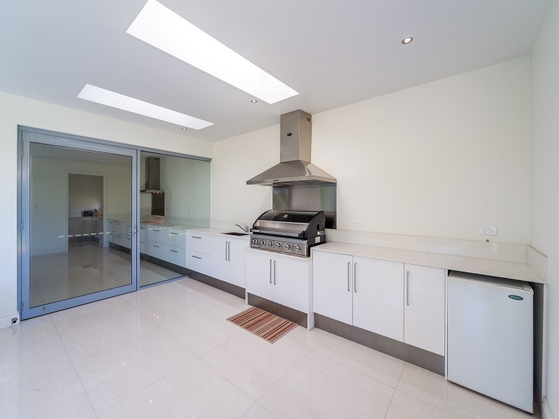 43 Bruce Avenue, Paradise Point QLD 4216