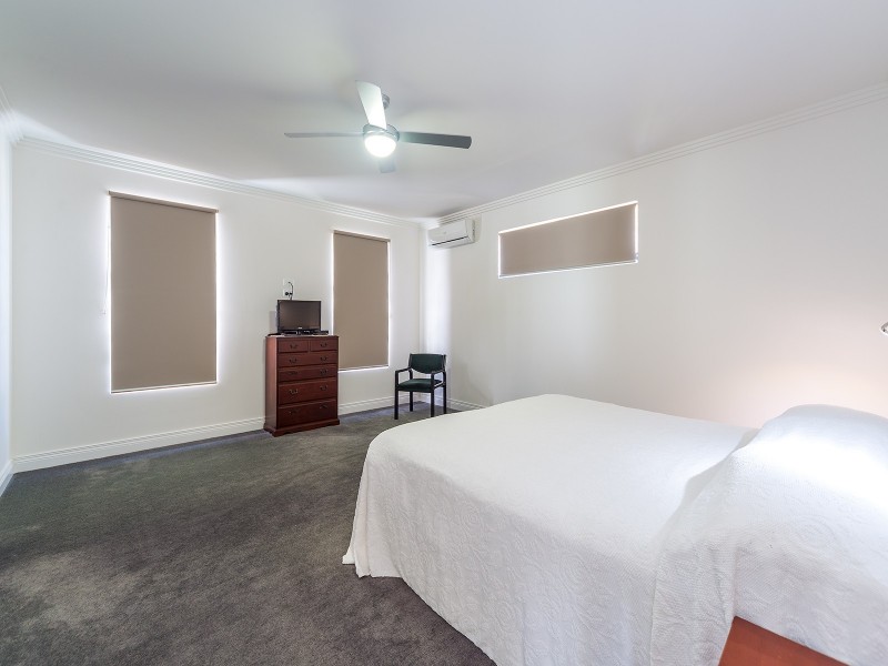 43 Bruce Avenue, Paradise Point QLD 4216
