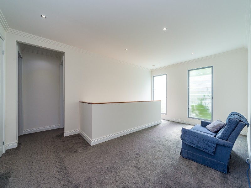 43 Bruce Avenue, Paradise Point QLD 4216