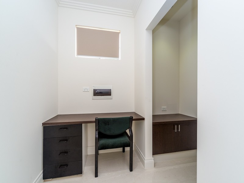 43 Bruce Avenue, Paradise Point QLD 4216