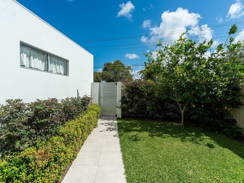 43 Bruce Avenue, Paradise Point QLD 4216