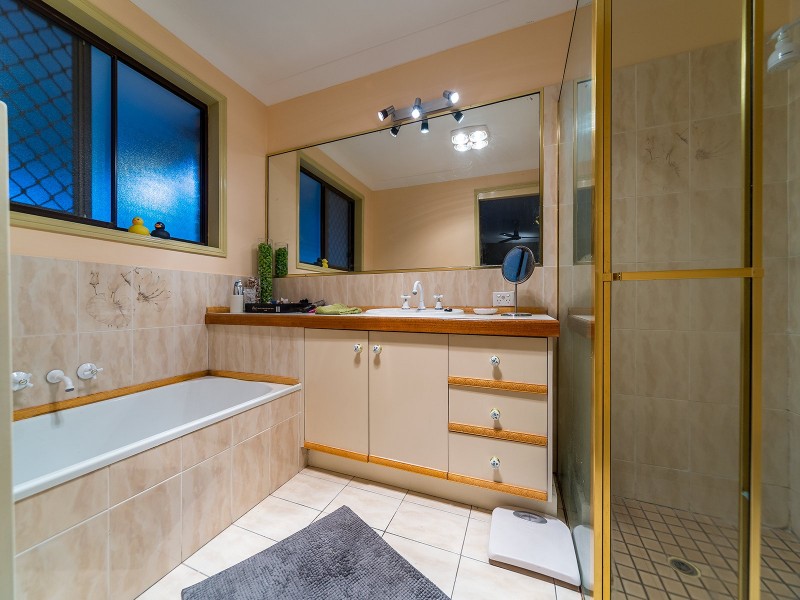 2/3 Sanctuary Court, Coombabah QLD 4216