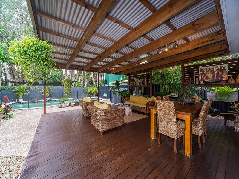 63 Nalkari Street, Coombabah QLD 4216