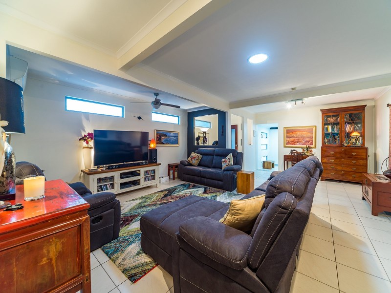 63 Nalkari Street, Coombabah QLD 4216