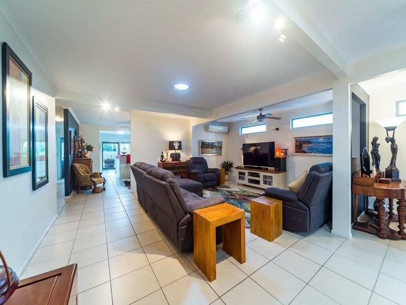 63 Nalkari Street, Coombabah QLD 4216