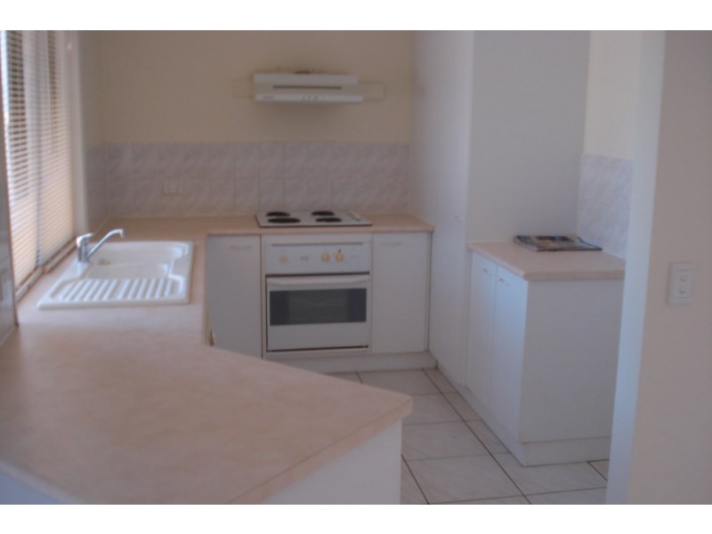 2/104 Greenacre Drive, Parkwood QLD 4214