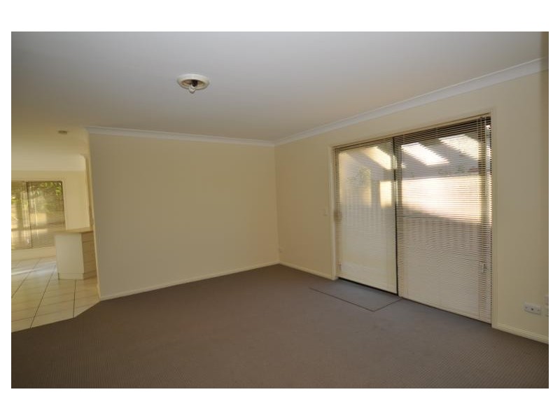 2/104 Greenacre Drive, Parkwood QLD 4214