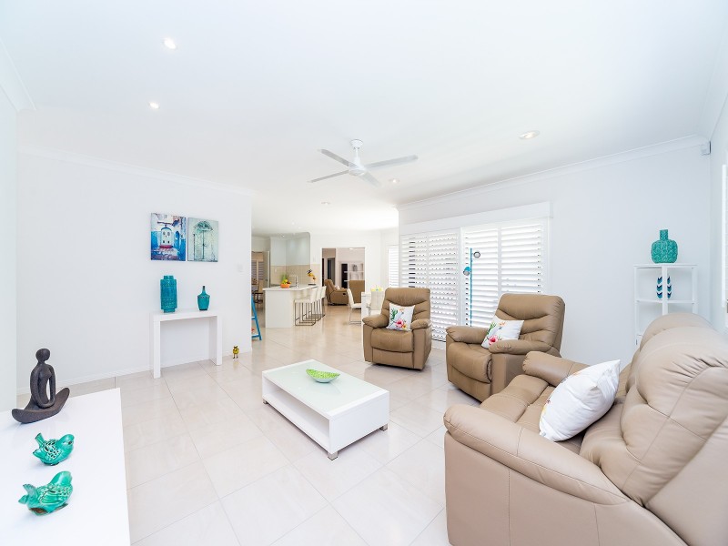 6 Biscay Way, Coombabah QLD 4216