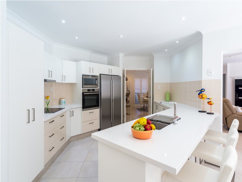 6 Biscay Way, Coombabah QLD 4216
