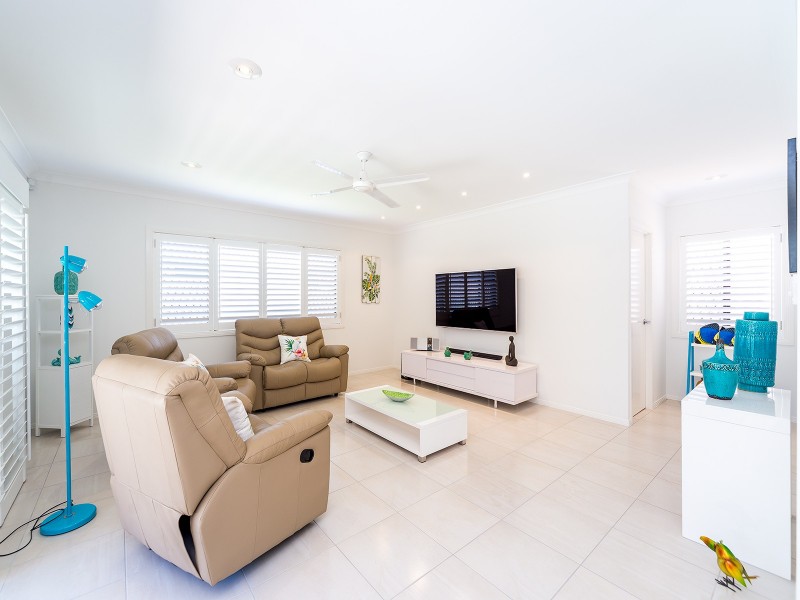 6 Biscay Way, Coombabah QLD 4216