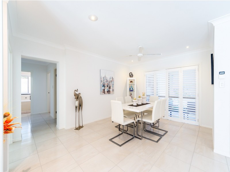 6 Biscay Way, Coombabah QLD 4216