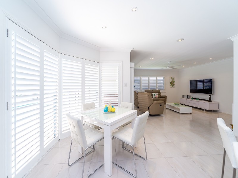 6 Biscay Way, Coombabah QLD 4216