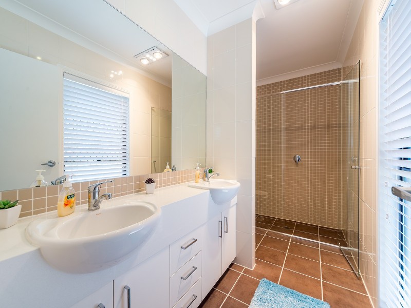 6 Biscay Way, Coombabah QLD 4216