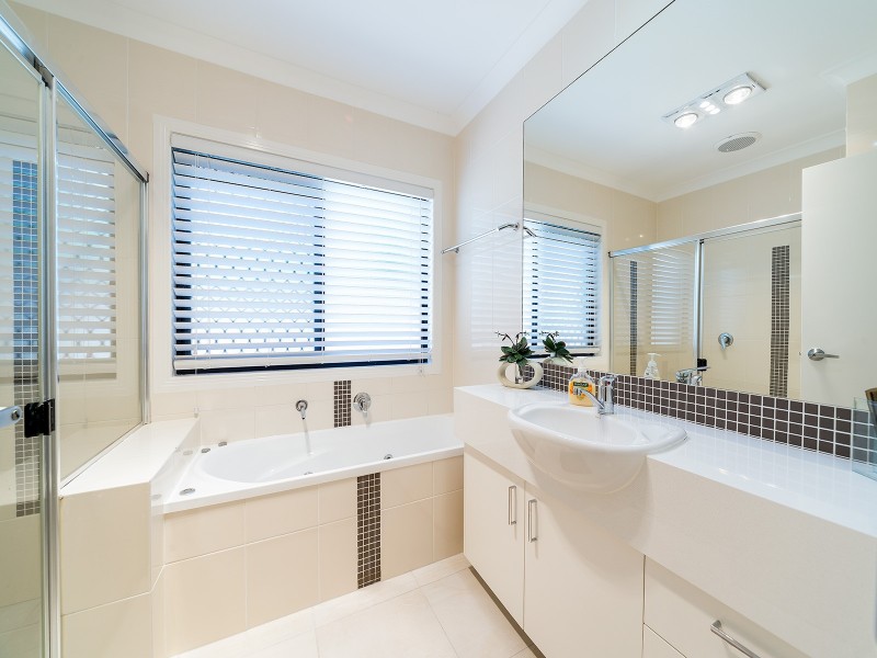 6 Biscay Way, Coombabah QLD 4216