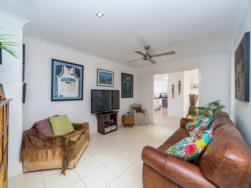 86 Oxley Drive, Paradise Point QLD 4216