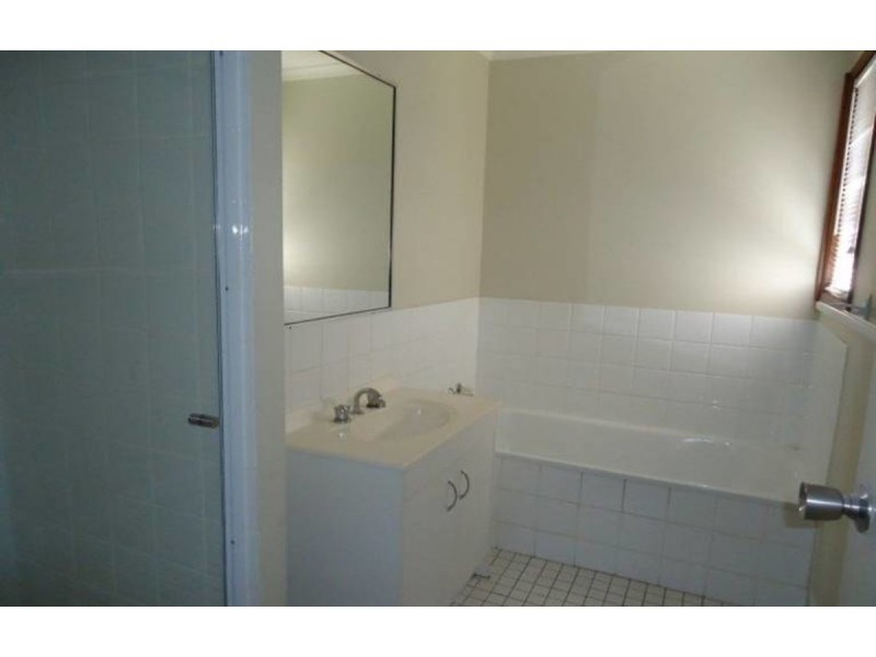 1/305 Government Road, Labrador QLD 4215